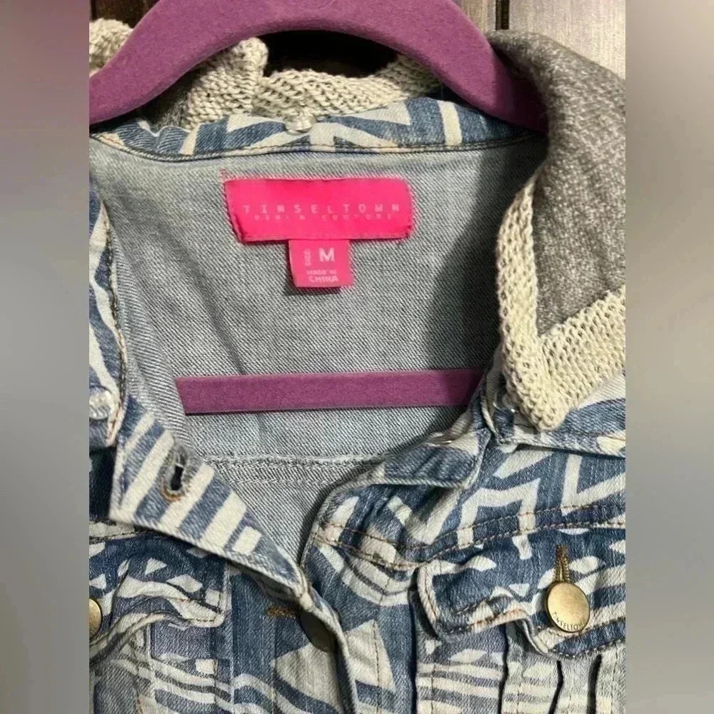 Tinseltown Southwestern Denim Vest. Size: Medium - Picture 11 of 11